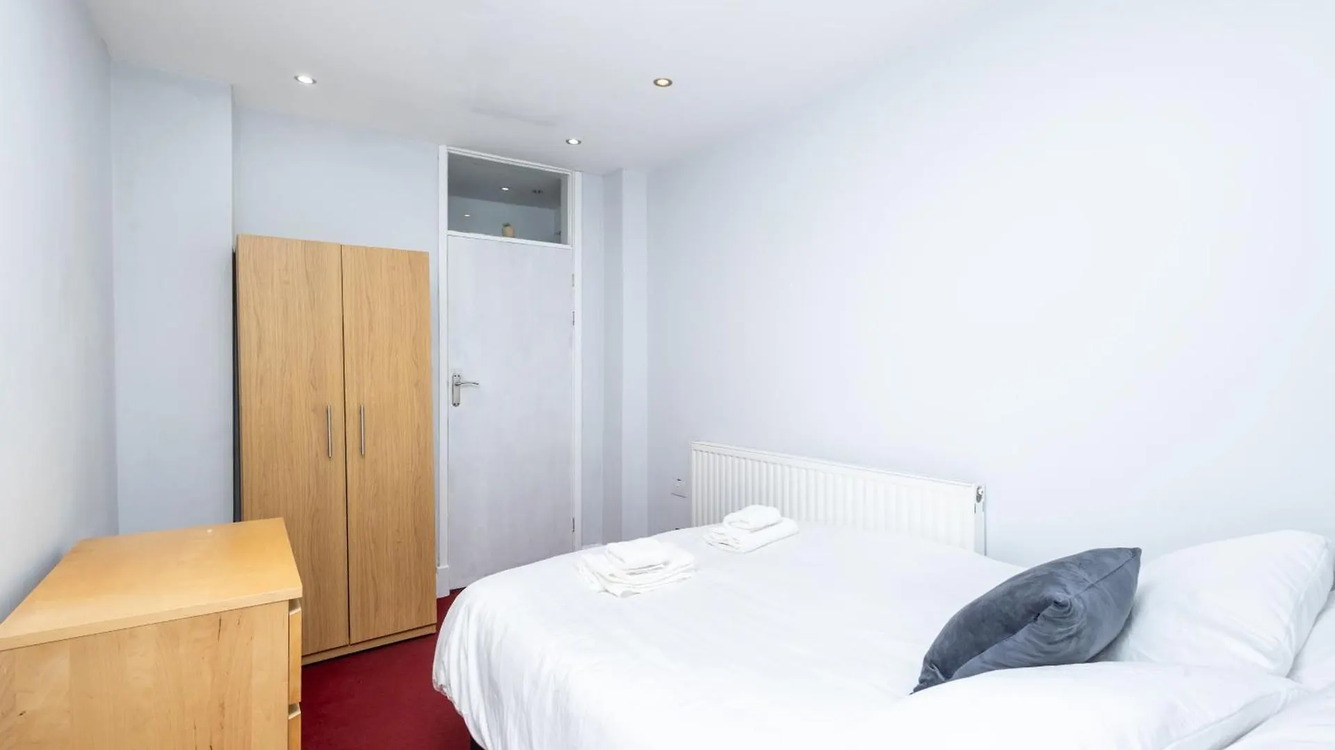 Spacious 3 Bedroom Ground Floor Apartment - 10 Mins From City Centre Leeds  Birleşik Krallık