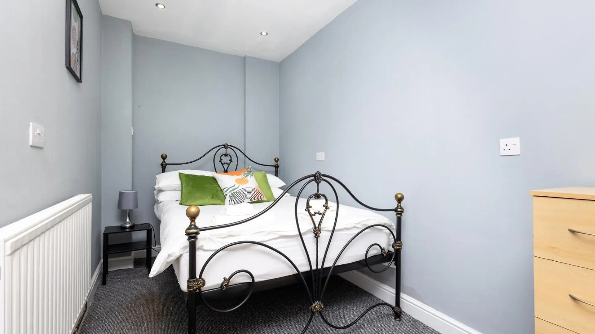 Spacious 3 Bedroom Ground Floor Apartment - 10 Mins From City Centre Leeds  Leeds (West Yorkshire)