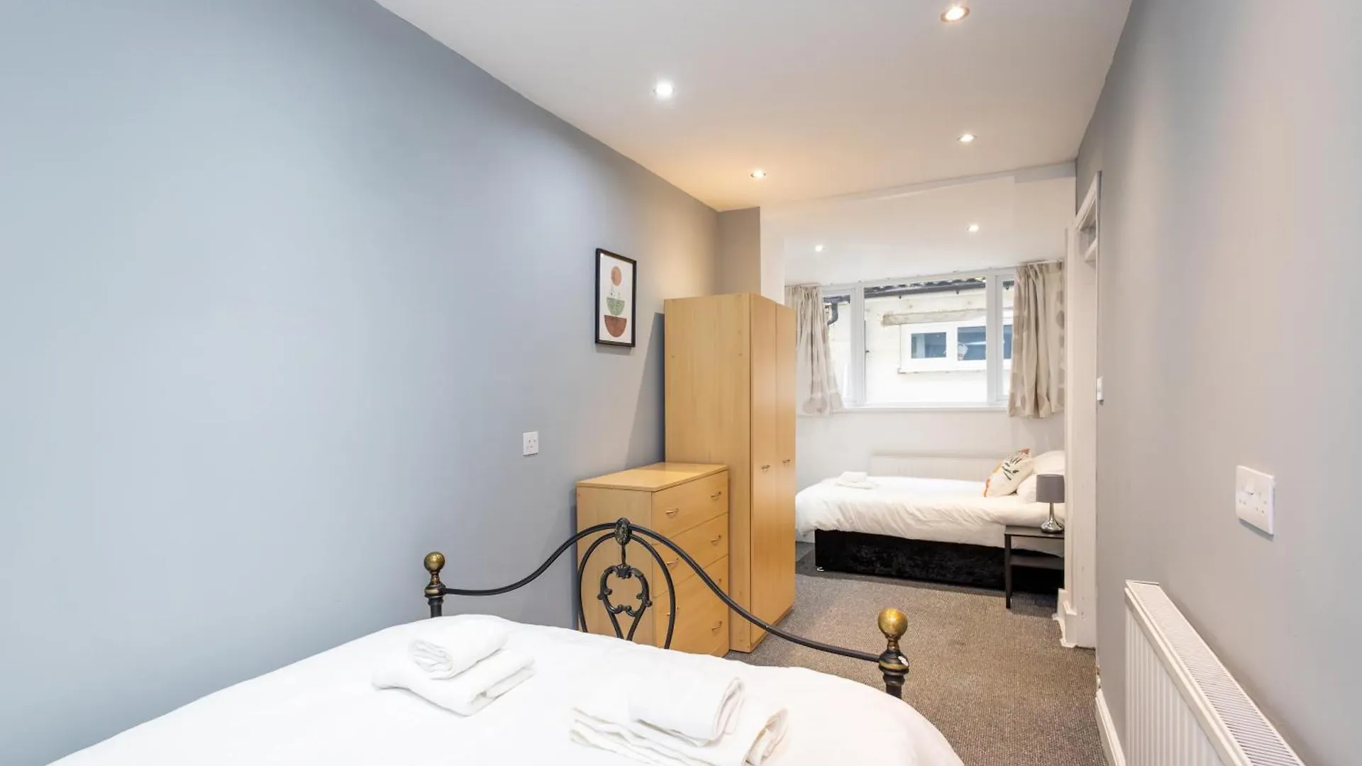 Spacious 3 Bedroom Ground Floor Apartment - 10 Mins From City Centre Leeds